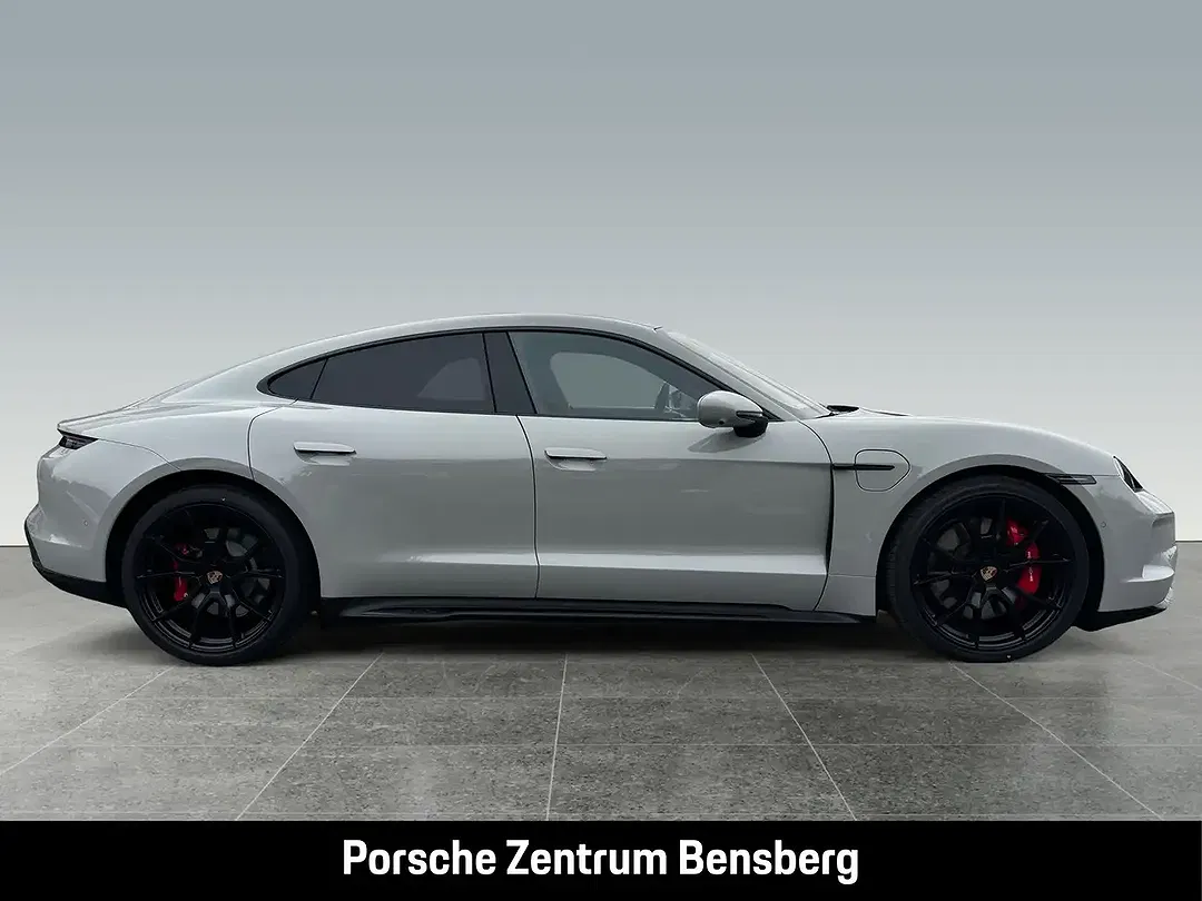 Porsche Taycan - Thumbnail 5