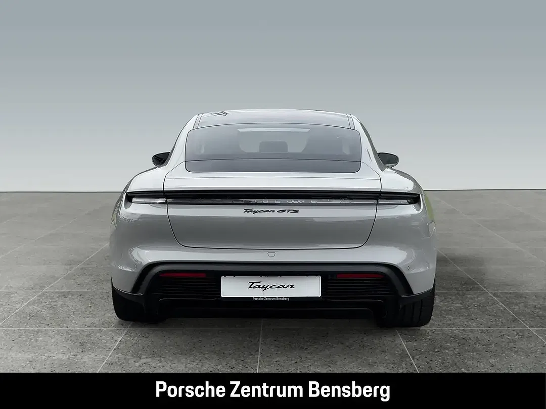 Porsche Taycan - Thumbnail 8