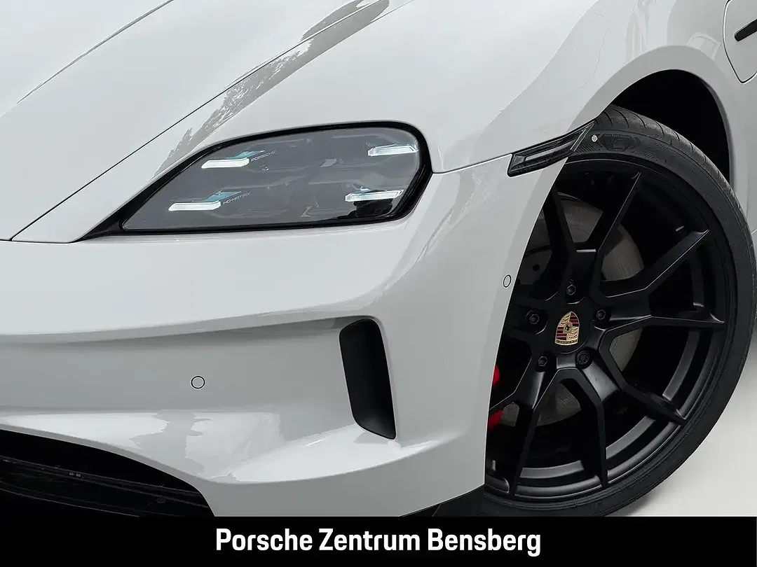 Porsche Taycan - Thumbnail 9