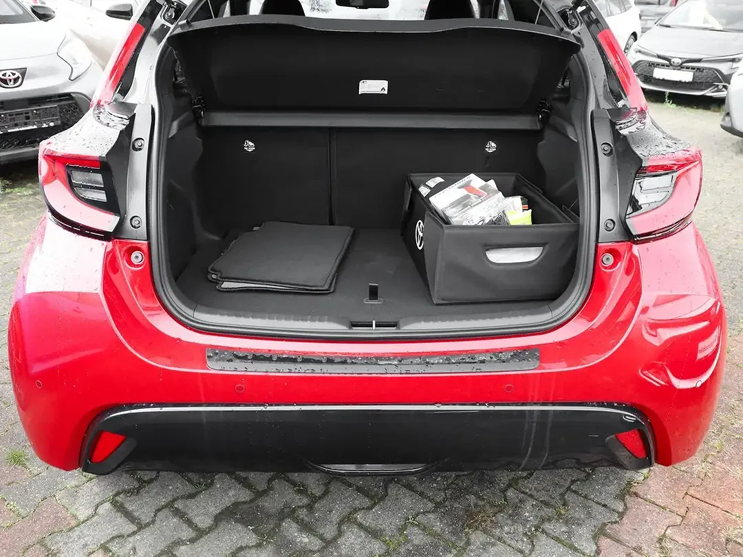 Toyota Yaris - Thumbnail 12