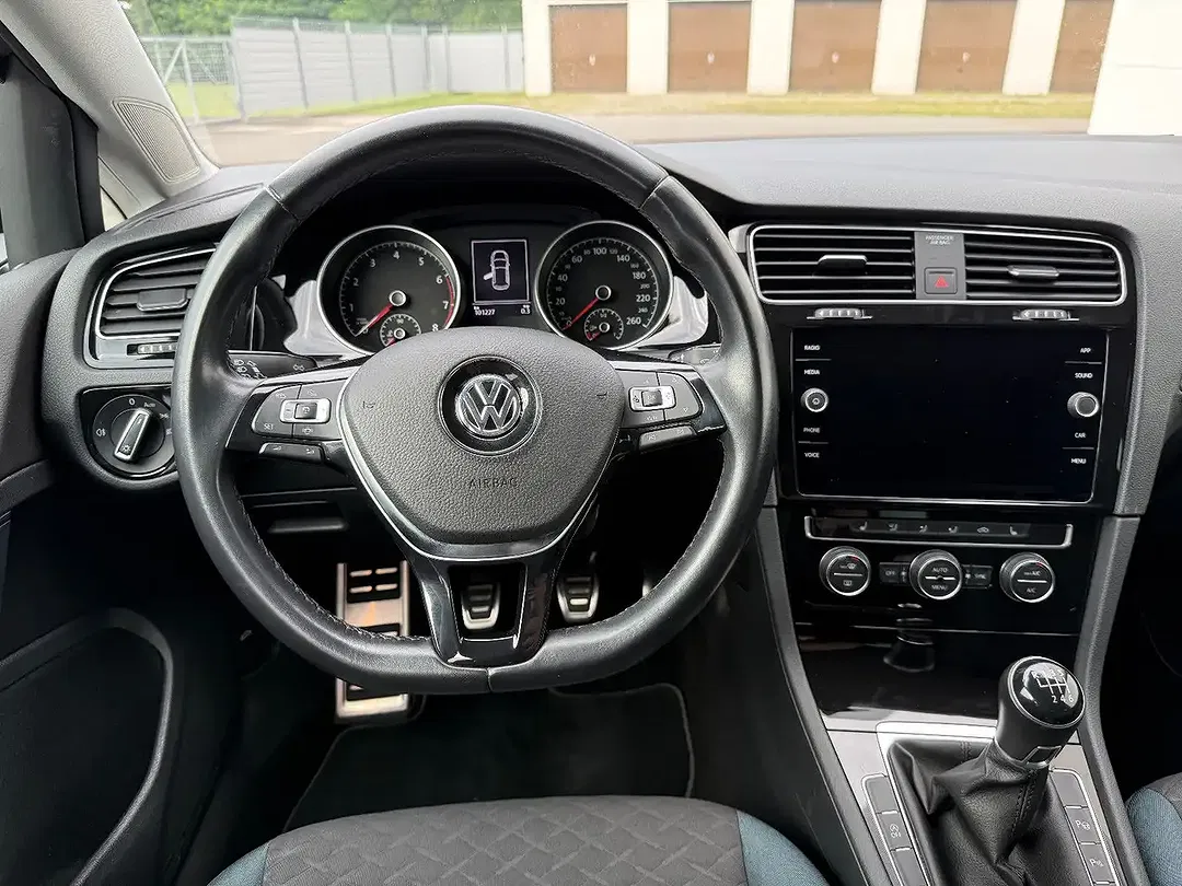 Volkswagen Golf - Thumbnail 5
