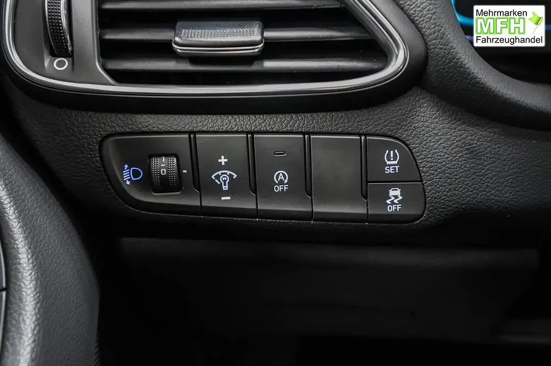Hyundai i30 - Thumbnail 11