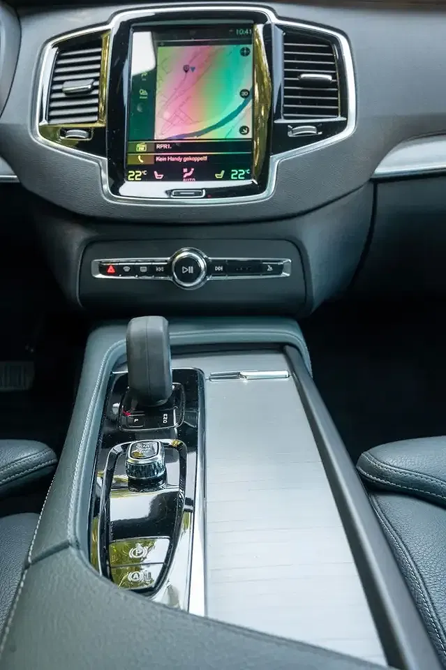 Volvo XC90 - Thumbnail 11