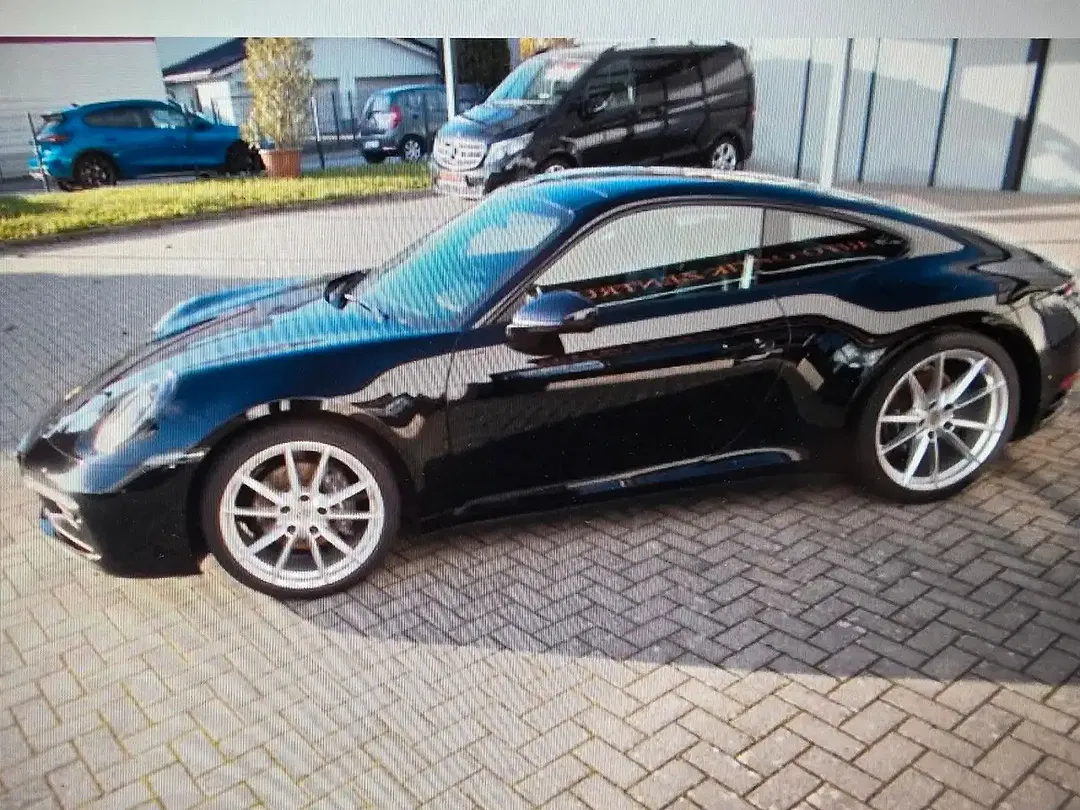 Porsche 992 - Thumbnail 2