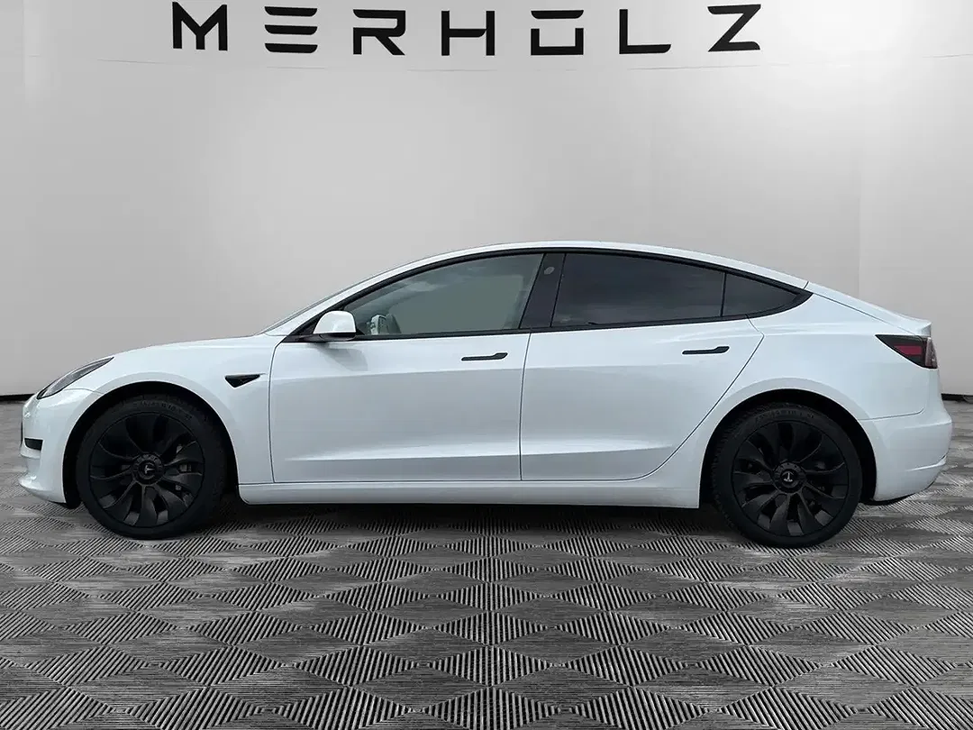 Tesla Model 3 - Thumbnail 4