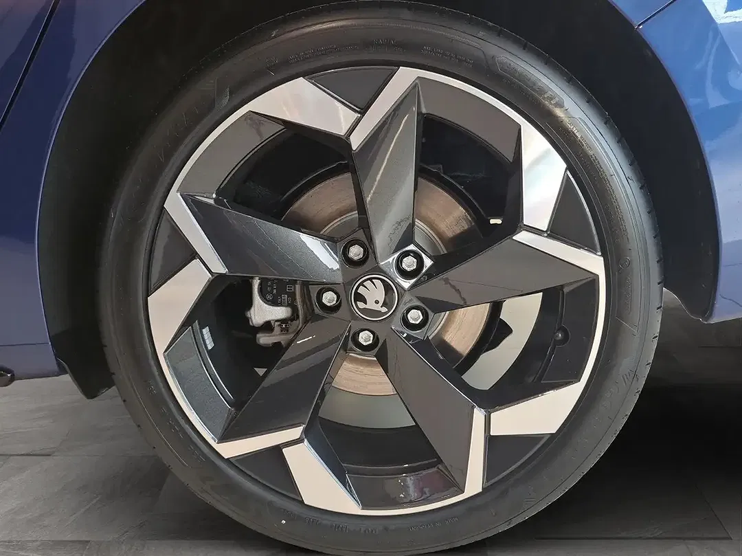 Skoda Superb - Thumbnail 8