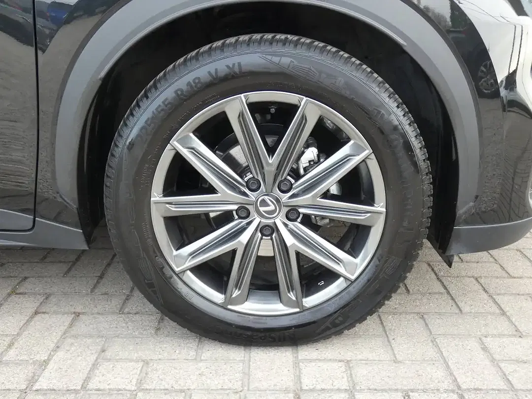Lexus LBX - Thumbnail 5
