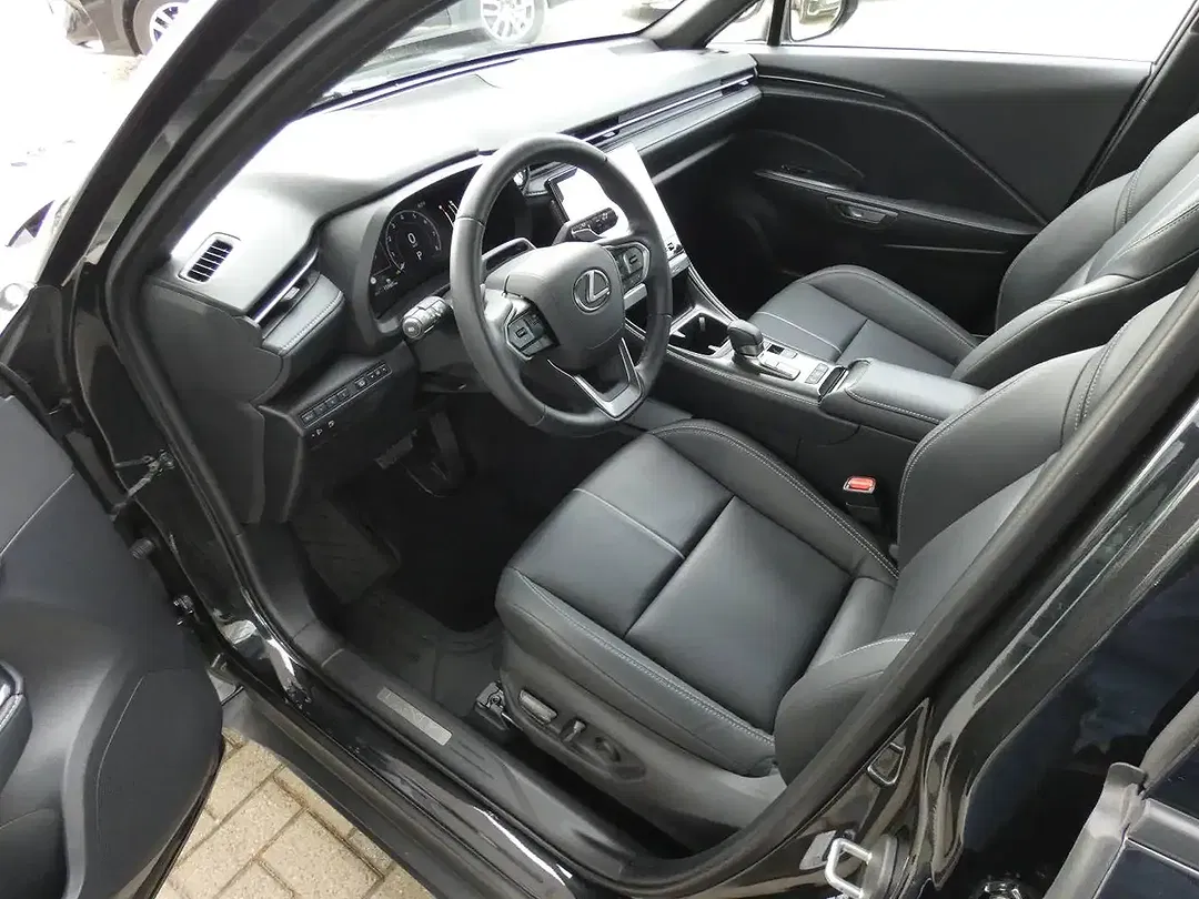 Lexus LBX - Thumbnail 9