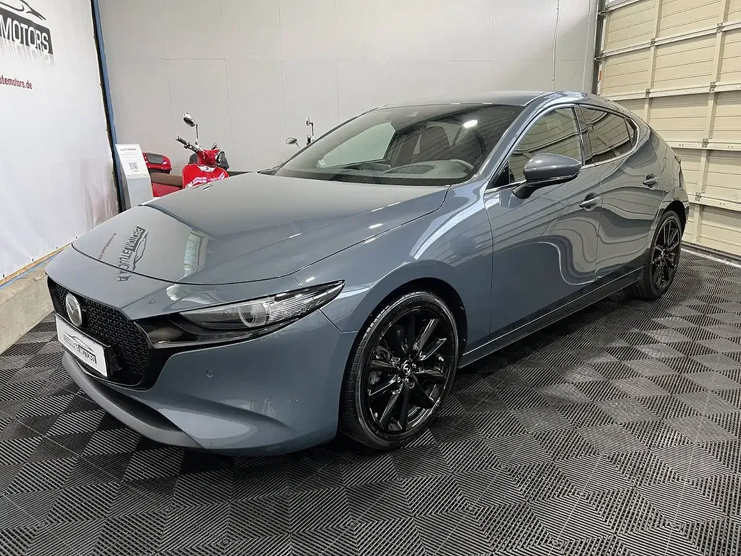 Mazda 3 - Thumbnail 2