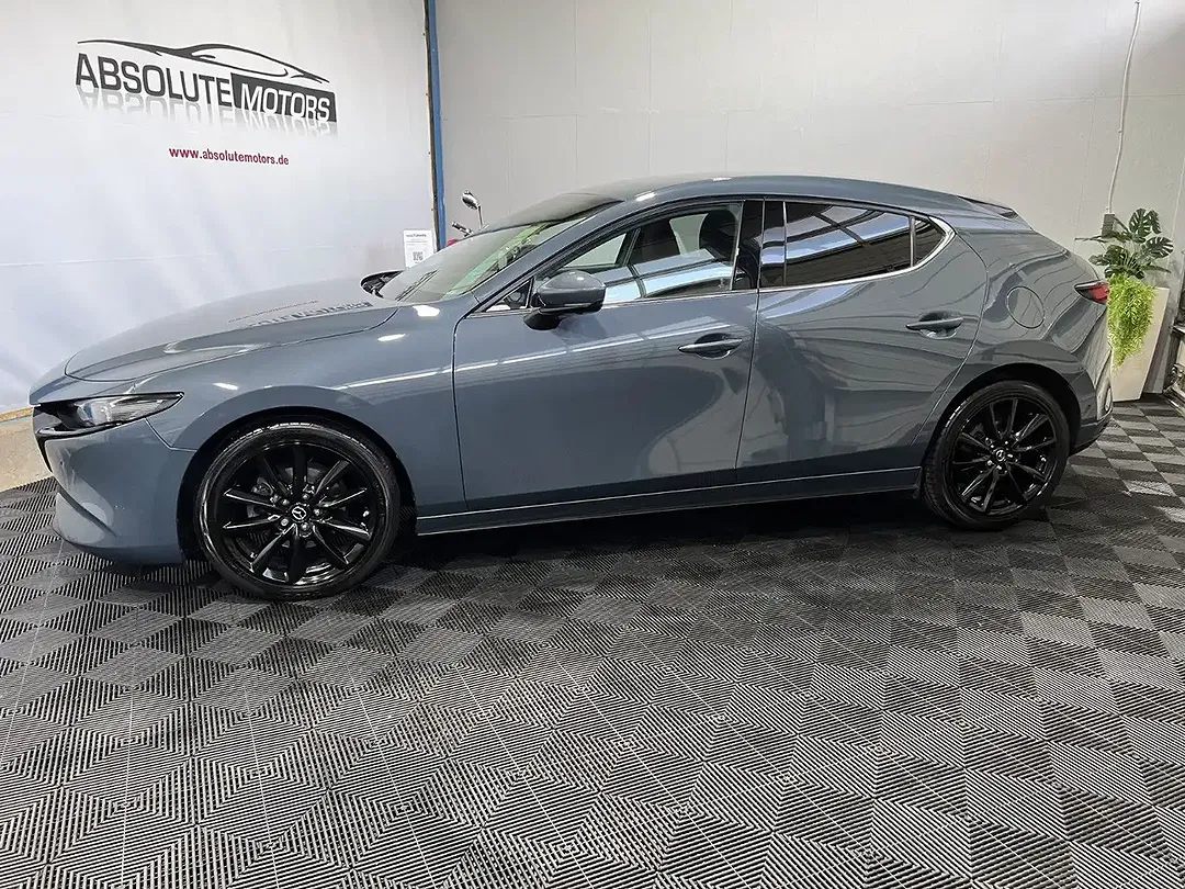 Mazda 3 - Thumbnail 3
