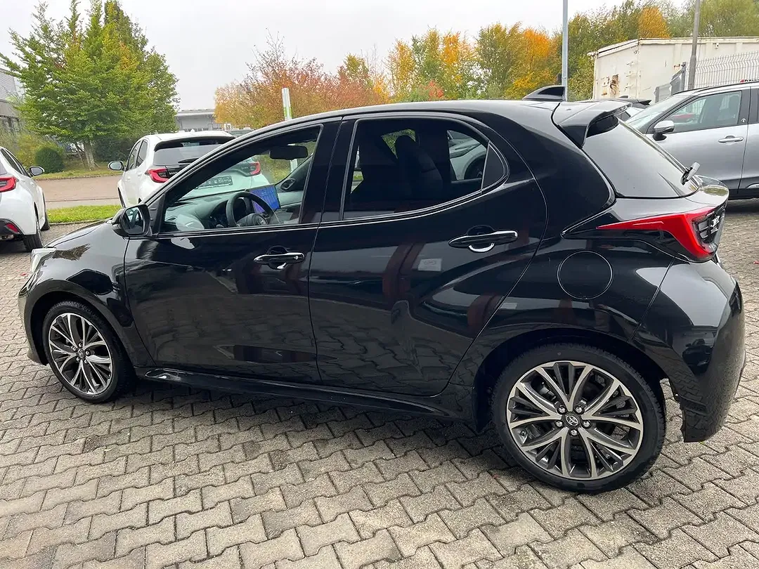 Toyota Yaris - Thumbnail 12