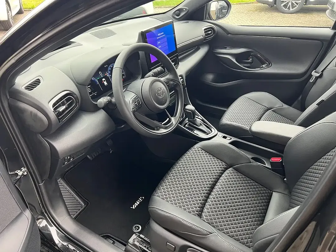 Toyota Yaris - Thumbnail 5