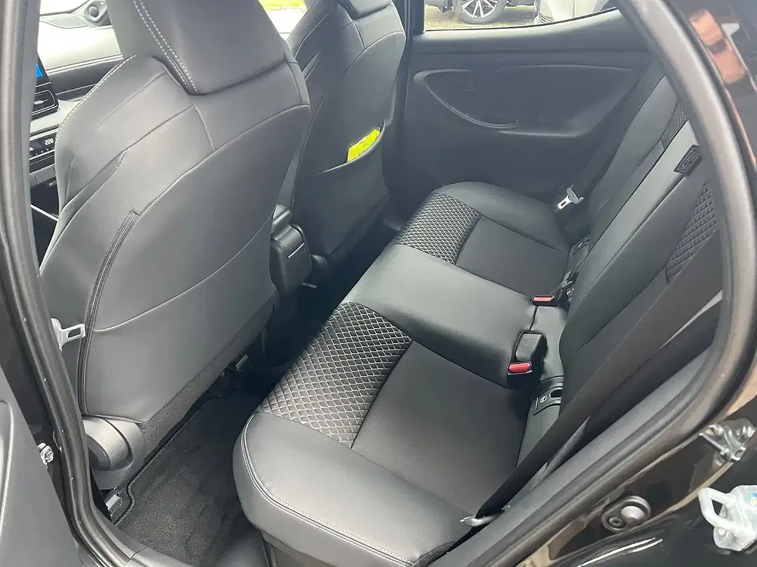 Toyota Yaris - Thumbnail 6