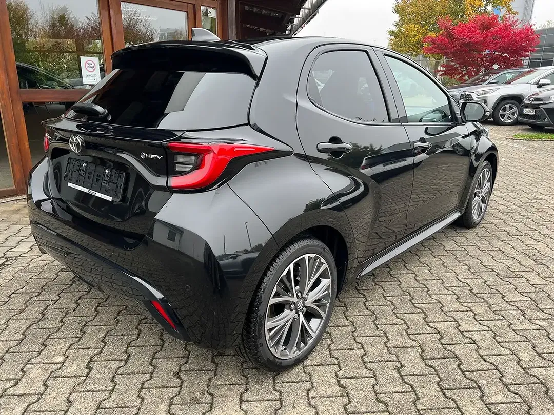 Toyota Yaris - Thumbnail 8