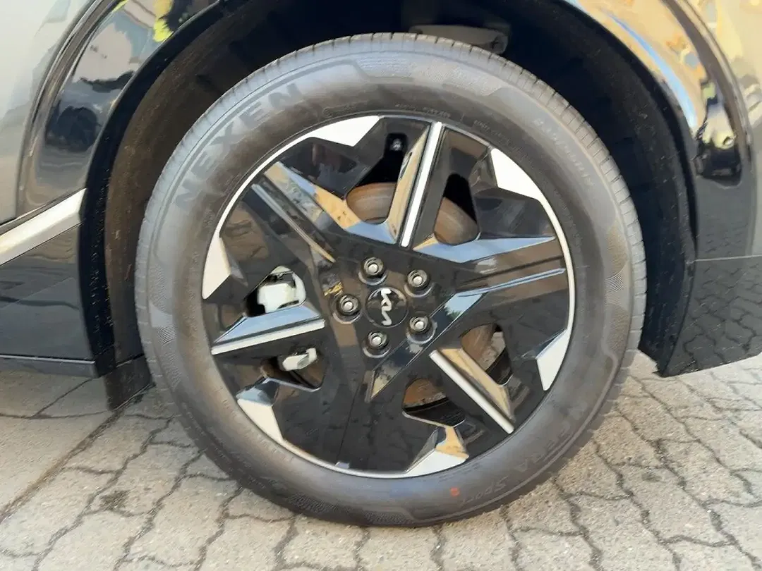 Kia EV6 - Thumbnail 13