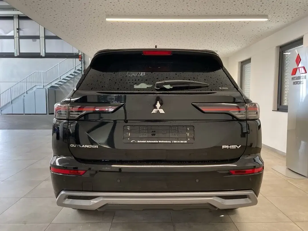 Mitsubishi Outlander - Thumbnail 3