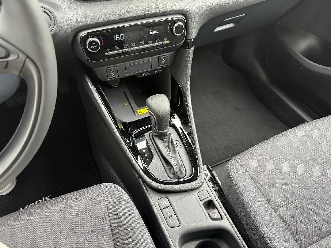Toyota Yaris - Thumbnail 14
