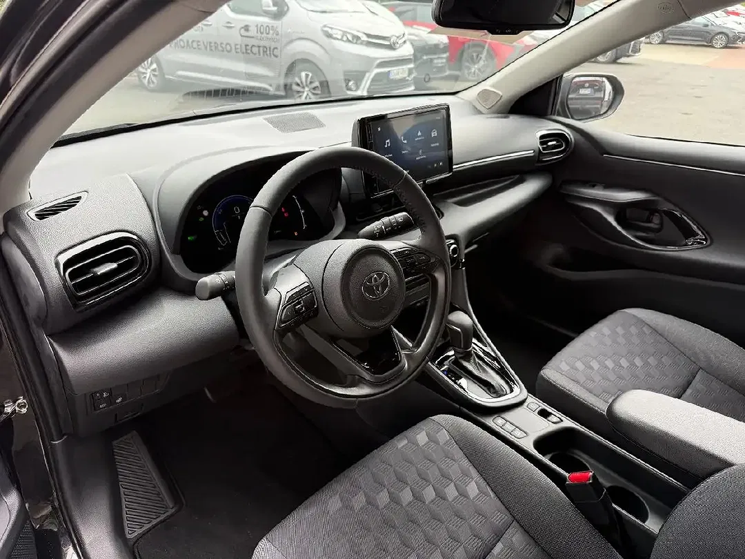 Toyota Yaris - Thumbnail 6