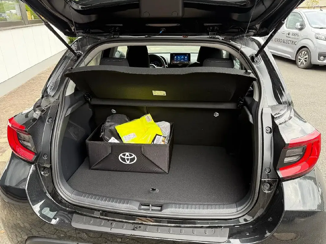 Toyota Yaris - Thumbnail 9