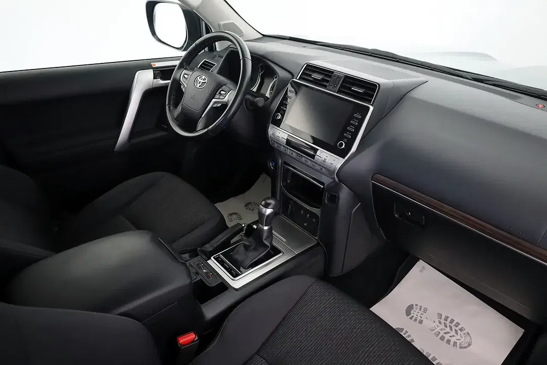 Toyota Land Cruiser - Thumbnail 2