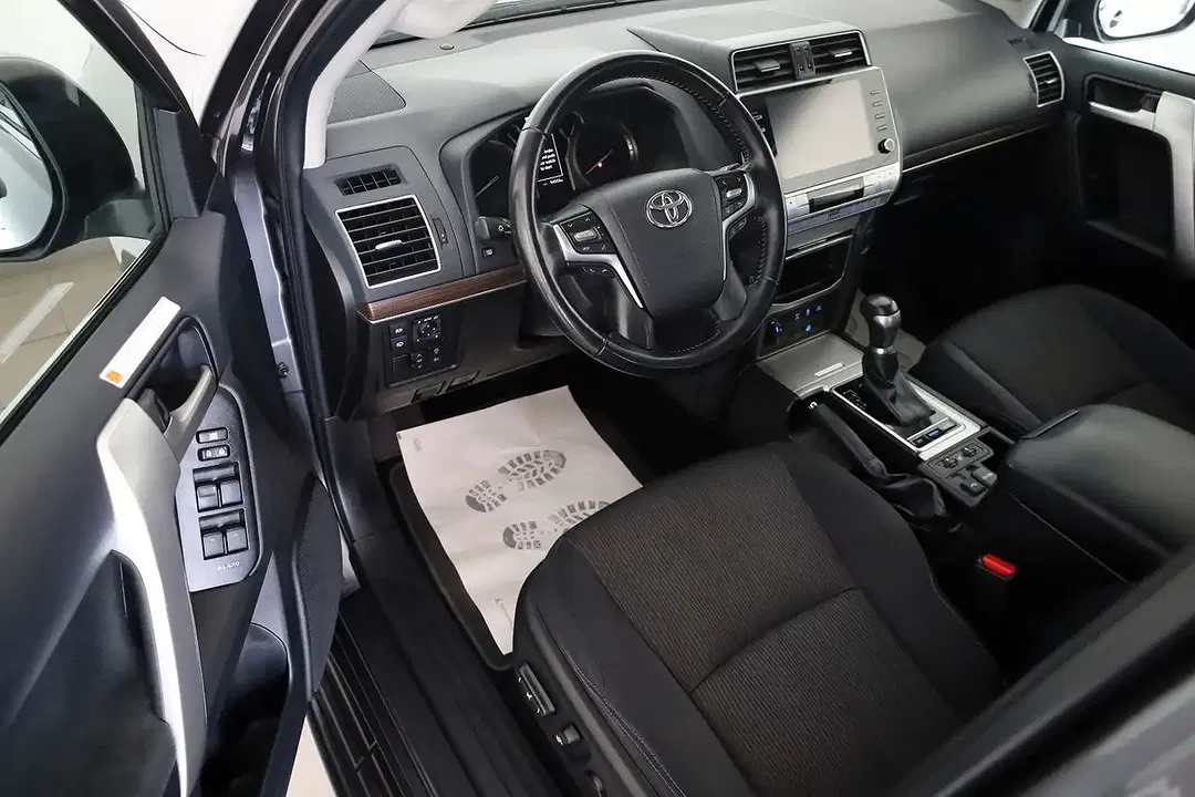 Toyota Land Cruiser - Thumbnail 5