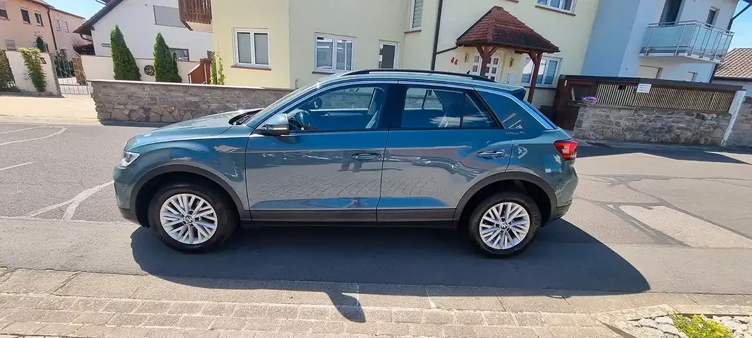 Volkswagen T-Roc - Thumbnail 2