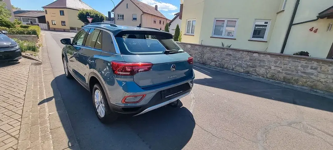 Volkswagen T-Roc - Thumbnail 3
