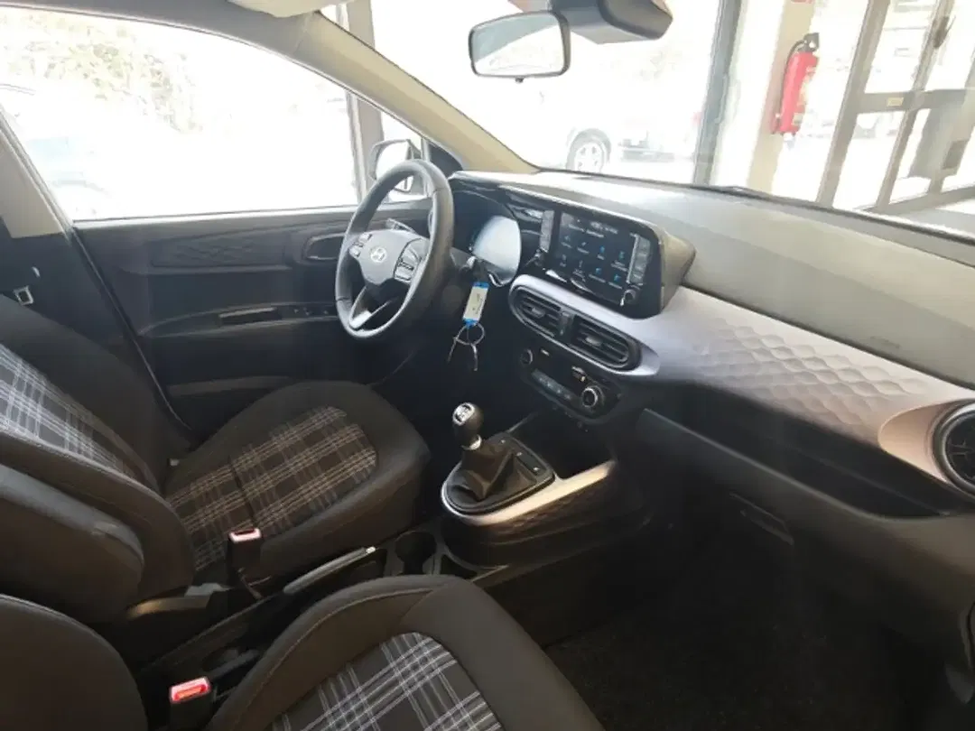 Hyundai i10 - Thumbnail 9
