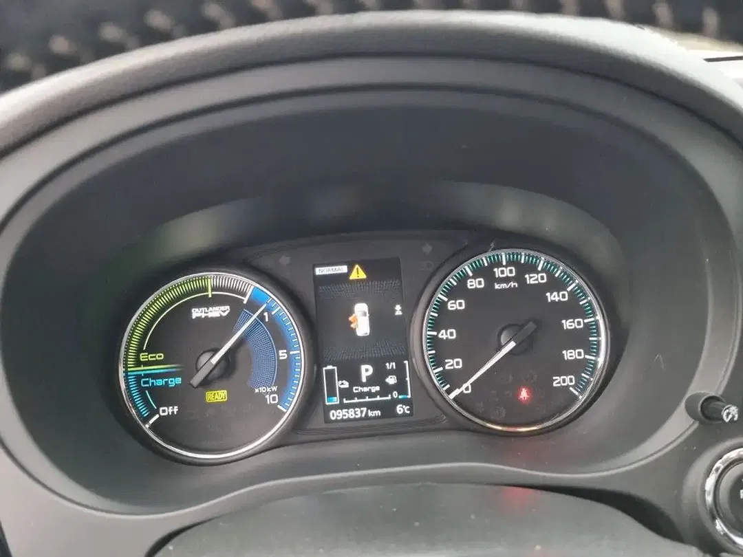 Mitsubishi Outlander - Thumbnail 10
