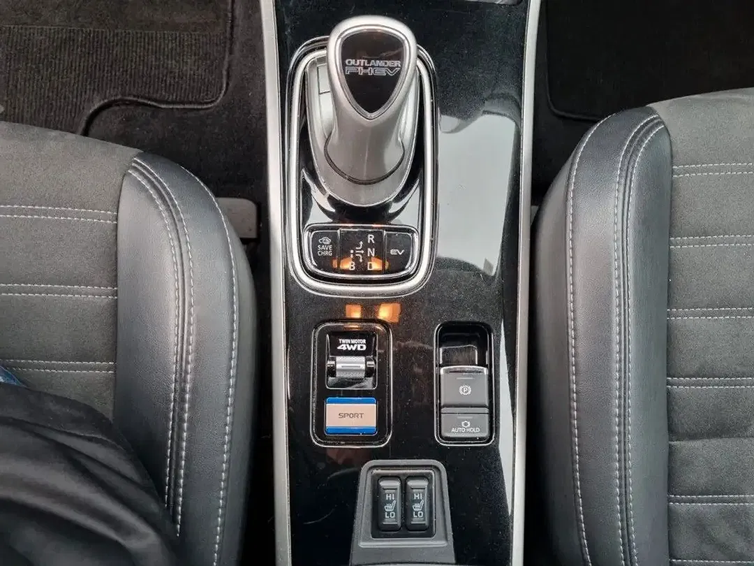 Mitsubishi Outlander - Thumbnail 13