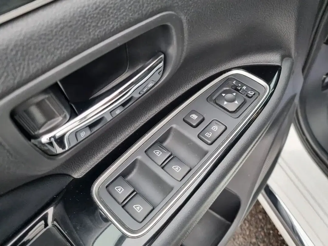 Mitsubishi Outlander - Thumbnail 6