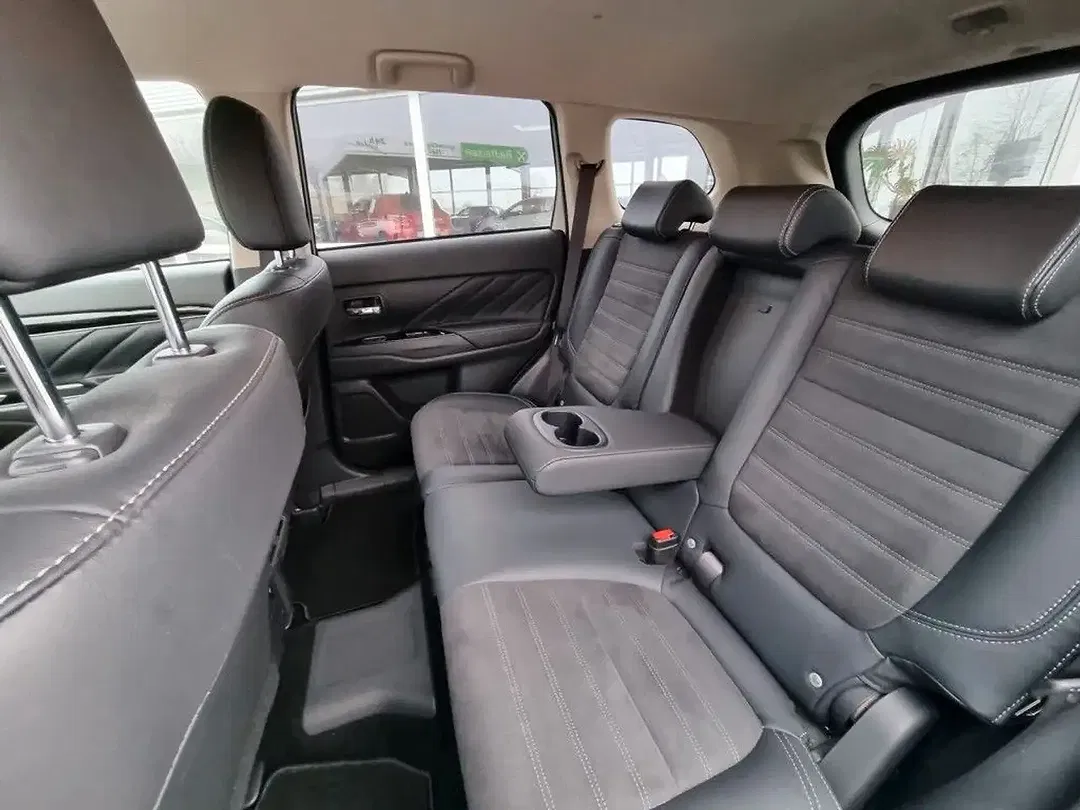 Mitsubishi Outlander - Thumbnail 8