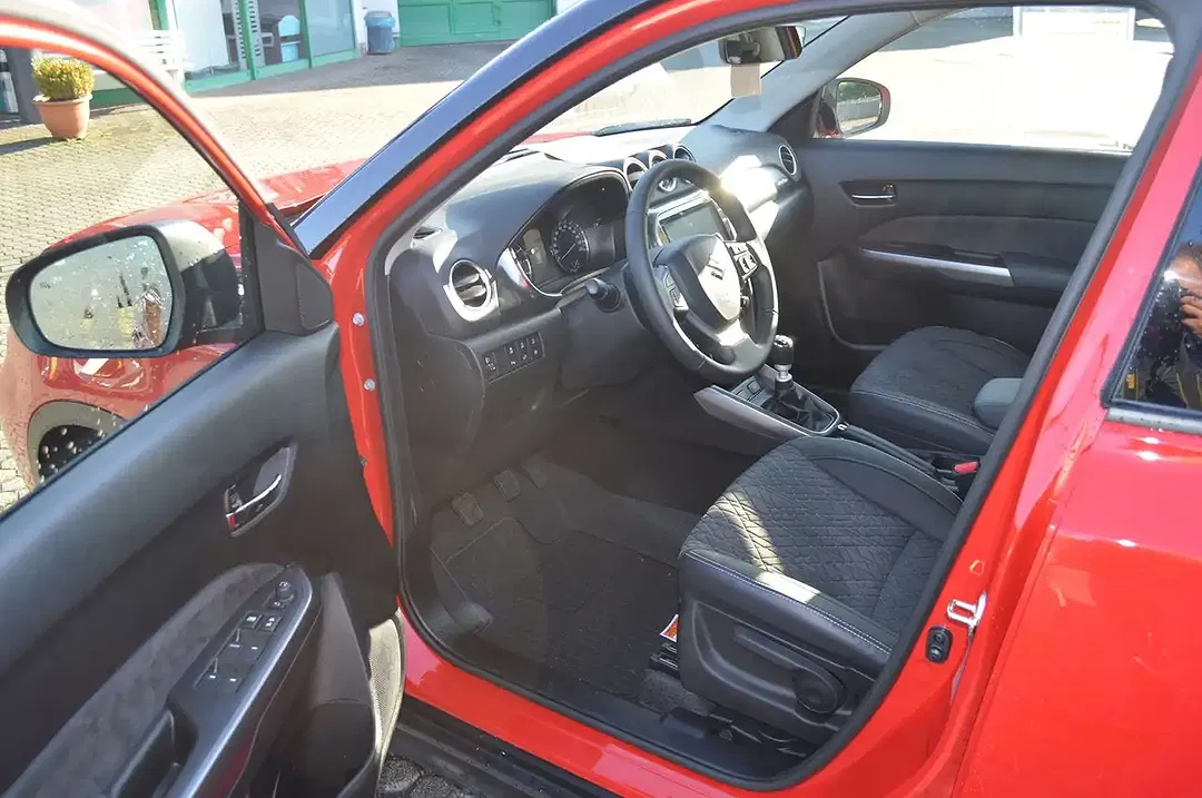 Suzuki Vitara - Thumbnail 10