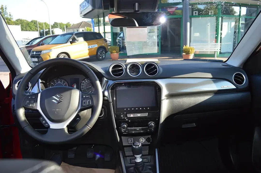 Suzuki Vitara - Thumbnail 12