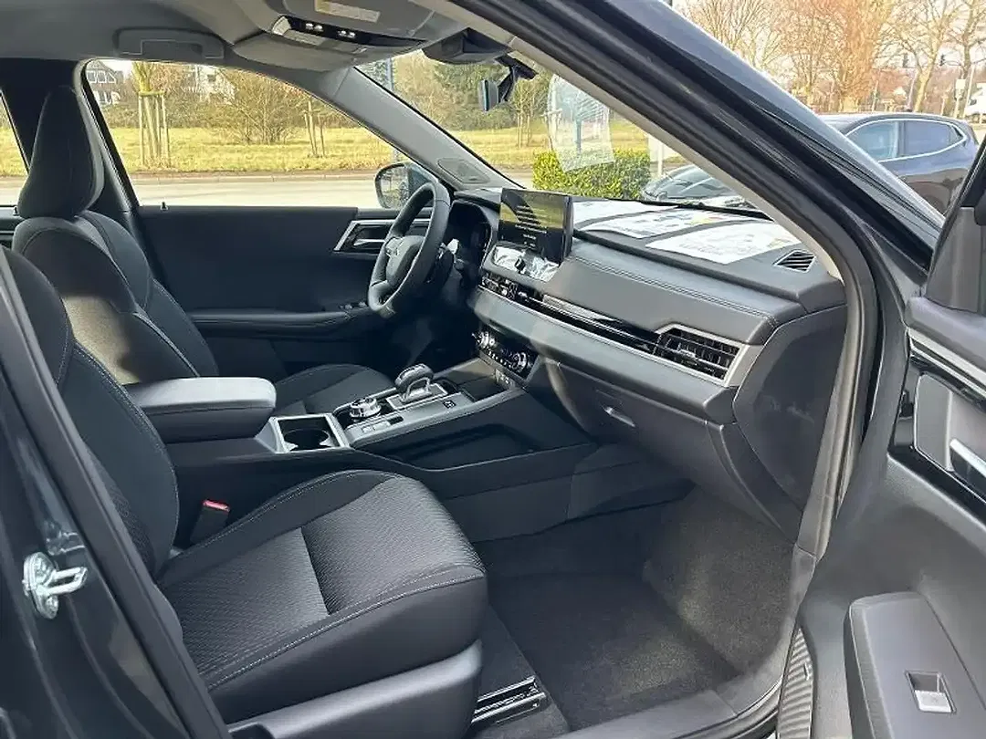 Mitsubishi Outlander - Thumbnail 10