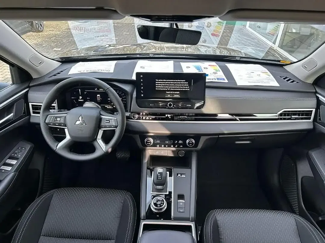 Mitsubishi Outlander - Thumbnail 12