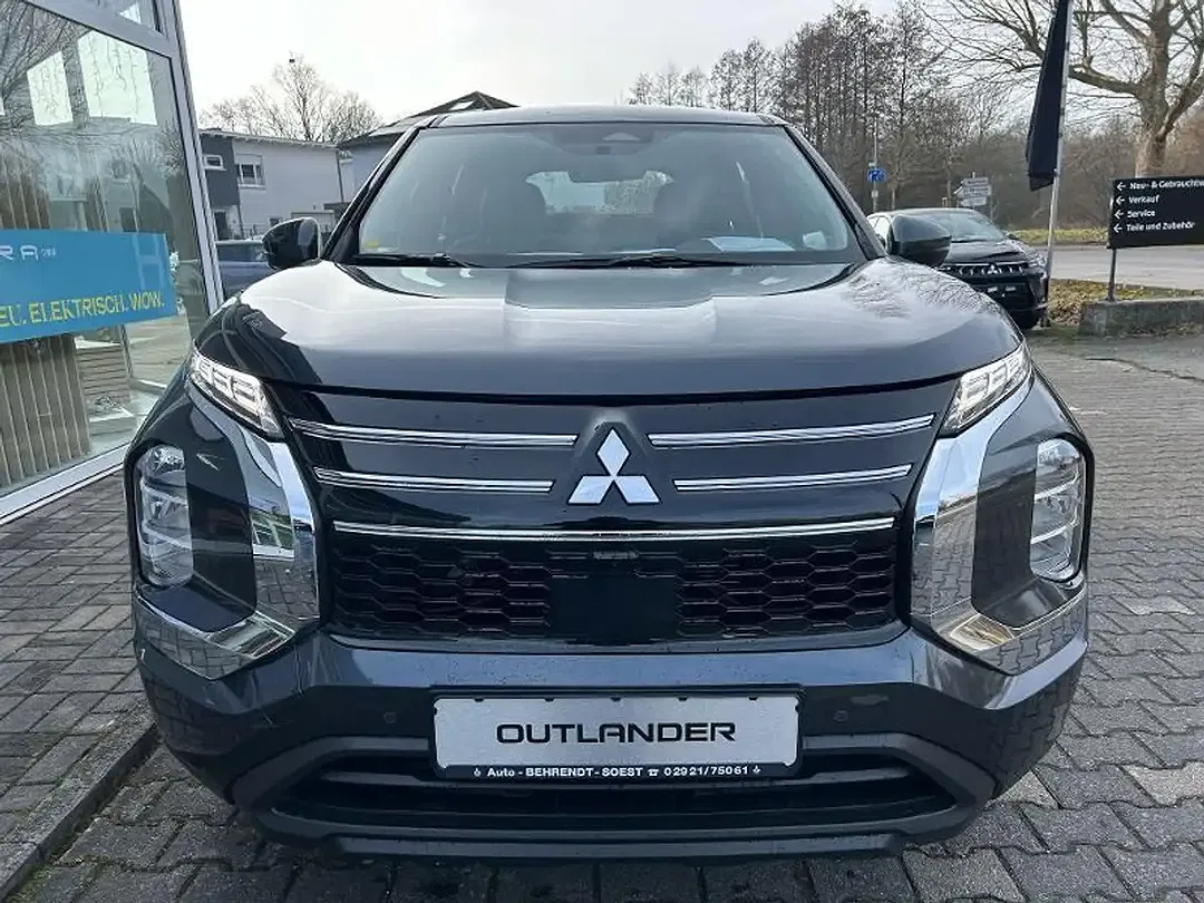 Mitsubishi Outlander - Thumbnail 2