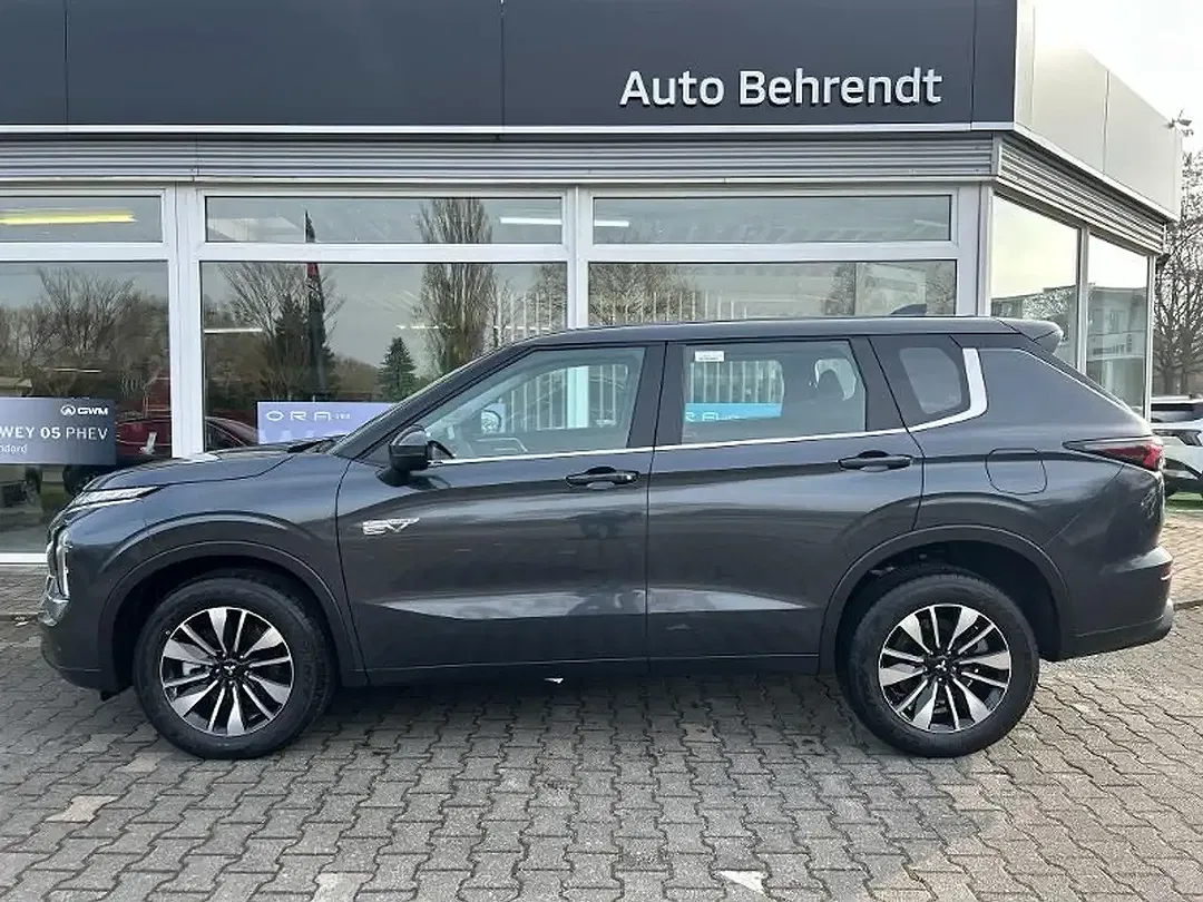 Mitsubishi Outlander - Thumbnail 3