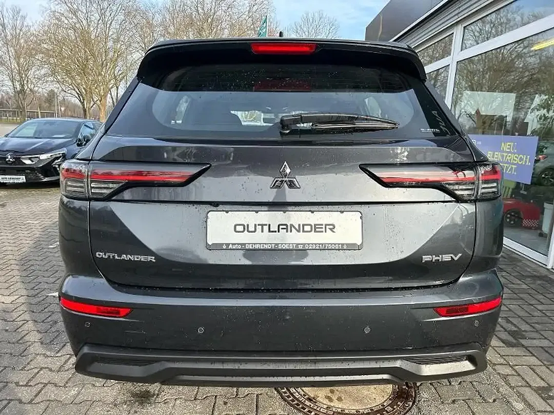 Mitsubishi Outlander - Thumbnail 5