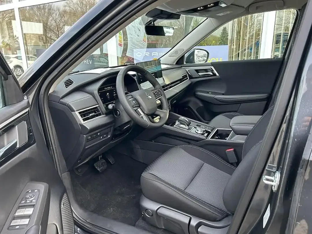 Mitsubishi Outlander - Thumbnail 9