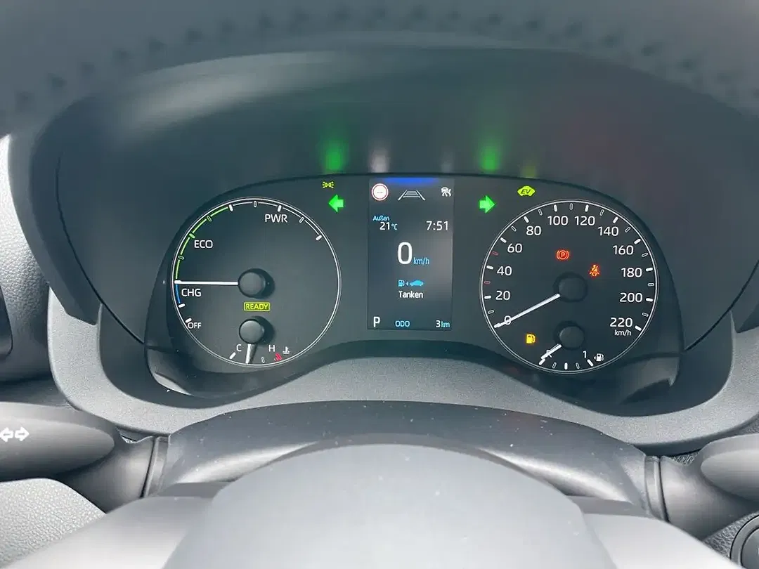 Toyota Yaris - Thumbnail 11