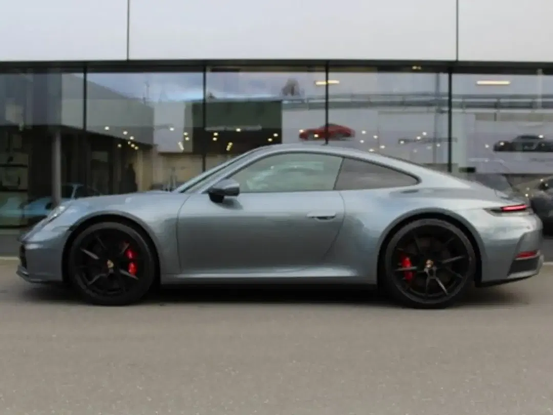 Porsche 992 - Thumbnail 2