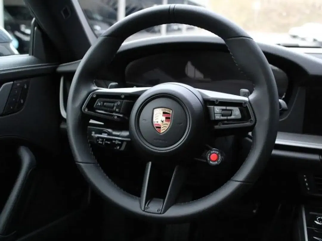 Porsche 992 - Thumbnail 5