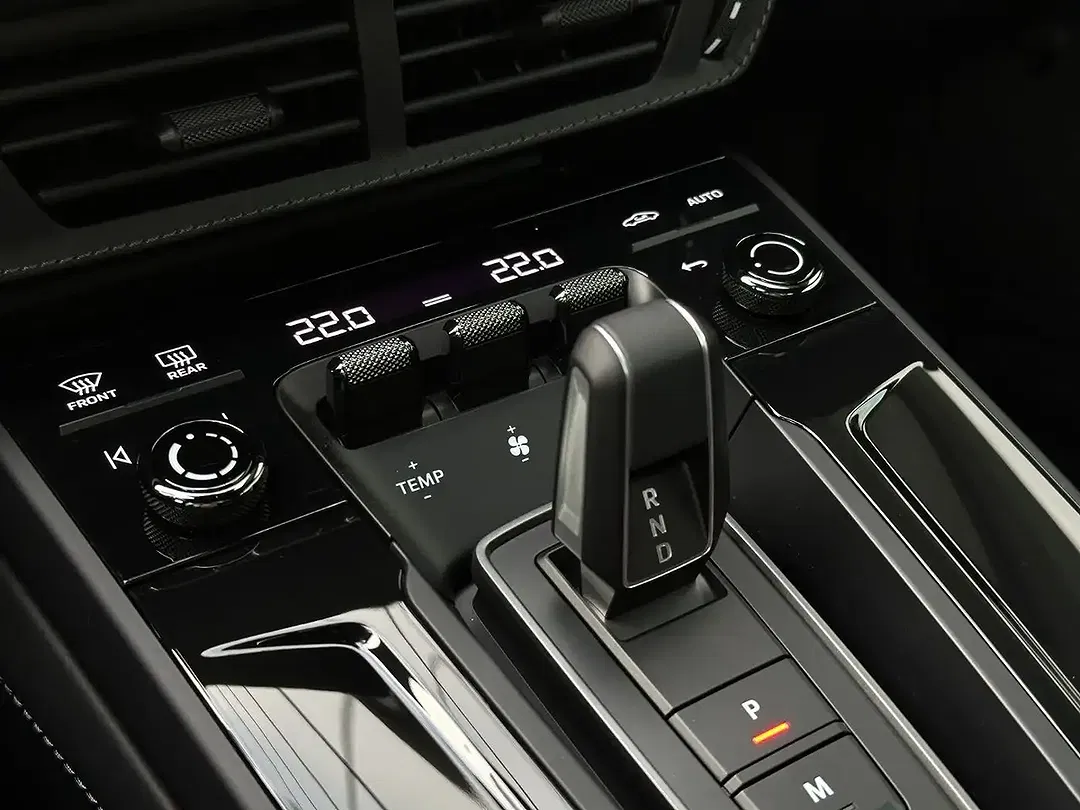 Porsche 992 - Thumbnail 10