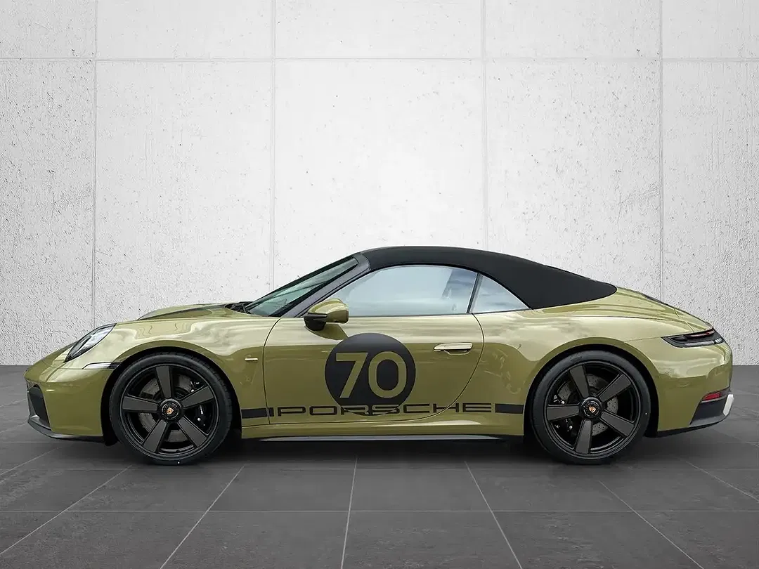 Porsche 992 - Thumbnail 2