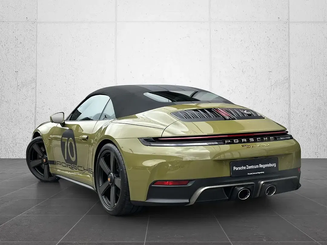 Porsche 992 - Thumbnail 3