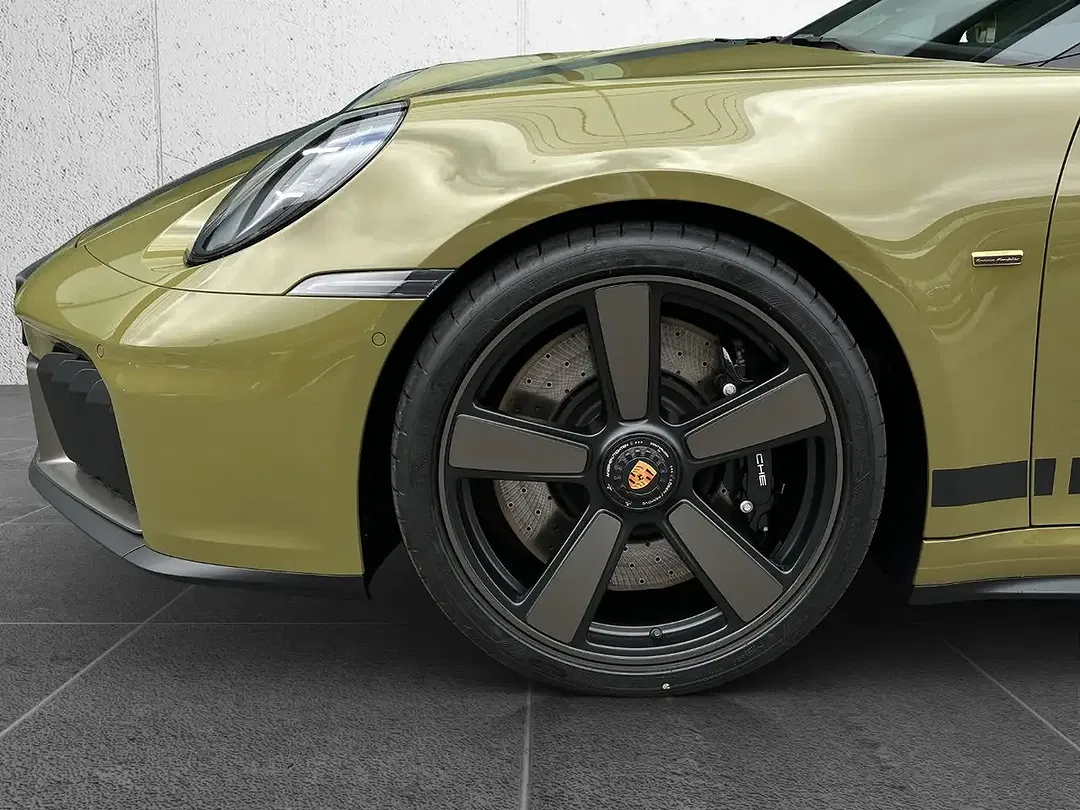 Porsche 992 - Thumbnail 6