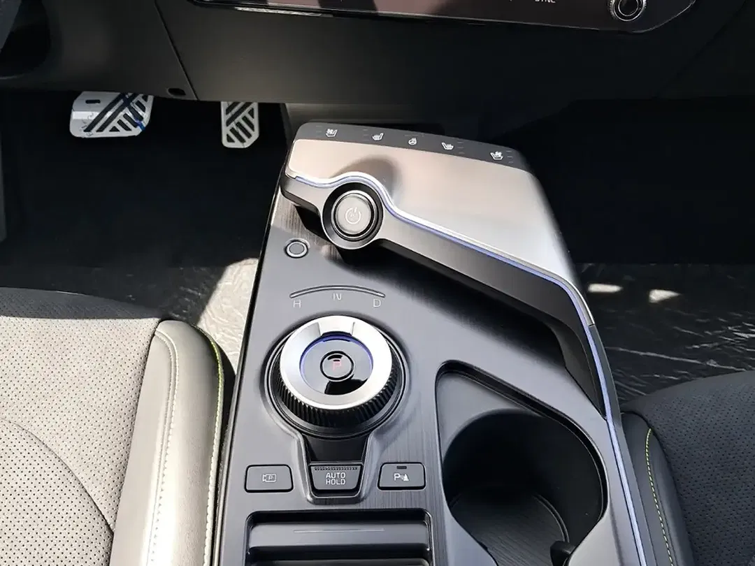 Kia EV6 - Thumbnail 11