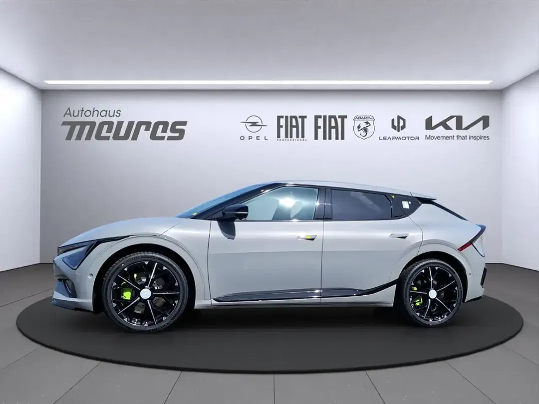 Kia EV6 - Thumbnail 2