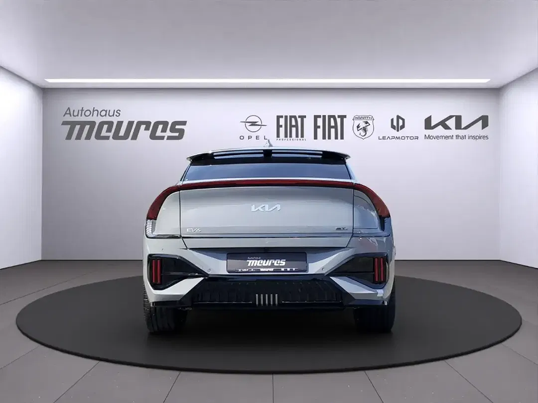 Kia EV6 - Thumbnail 3
